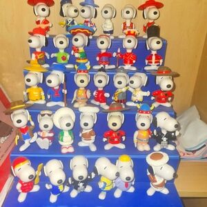 Snoopy Vintage Rare Collectable Set - 32 Prestine Condition